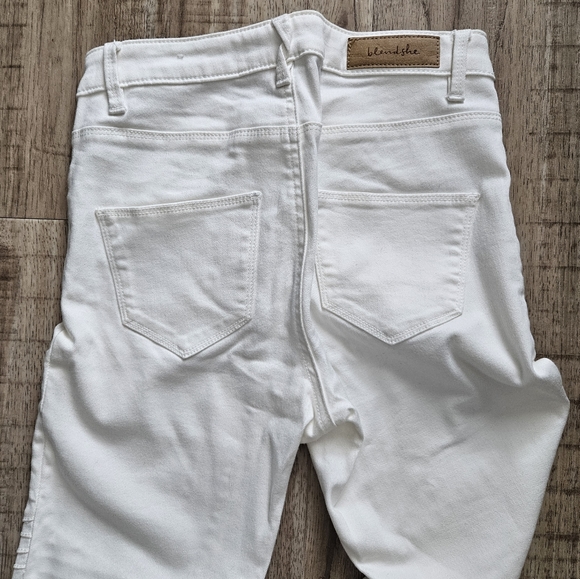 Women's White Jeans - Picture 3 of 3